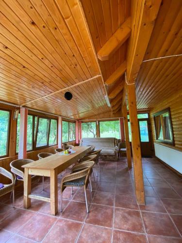 Ab?s Rustic Cabin