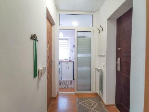 Charming Modern Apartment, Minutes From Downtown