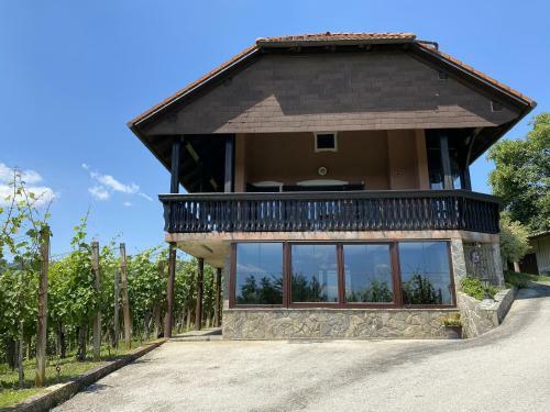 Miha's Little Hill With Hot Tub & Sauna