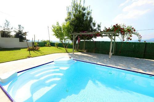 Cheerful 9-bedroom Villa With Pool