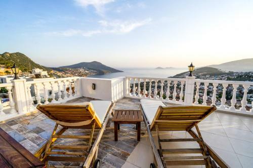Villa Flat With Shared Pool, Terrace And Jacuzzi In Kas