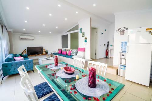 Villa Flat With Shared Pool, Terrace And Jacuzzi In Kas