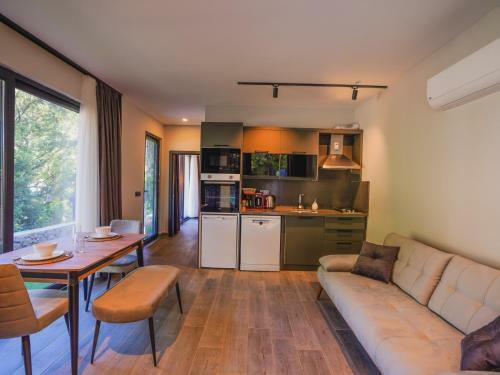Beautiful Pine Valey Villa In Forest