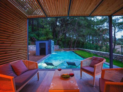 Beautiful Pine Valey Villa In Forest