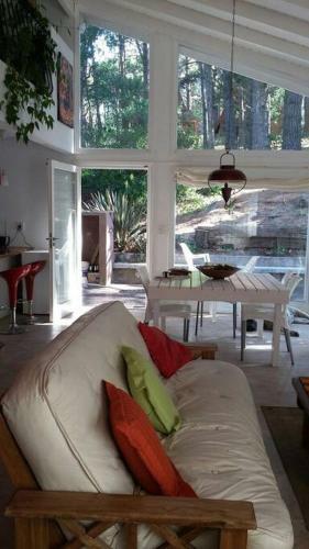 Casa Luminosa En El Bosque (mar Azul)