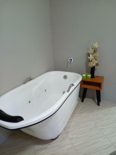 Magia Das Hort�nsias - Natureza, Hidromassagem E Muita Tranquilidade!