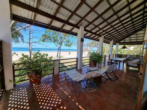 Beach Front 4 Bedroom Villa With Private Pool, Casa Roca