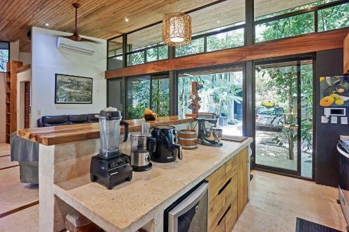 Villa Malibu Jungle House With Swimming Pool