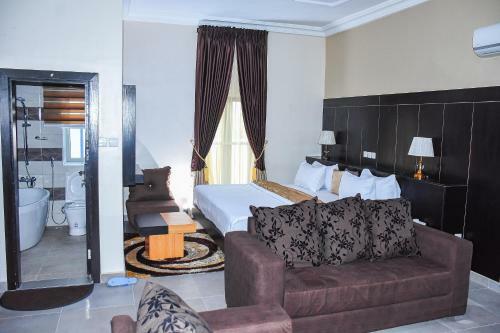 G-throne Hotel And Suites