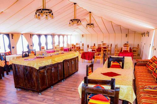 Relaxing Desert Camp - Luxury & Royal