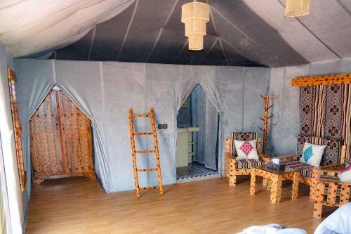 Relaxing Desert Camp - Luxury & Royal