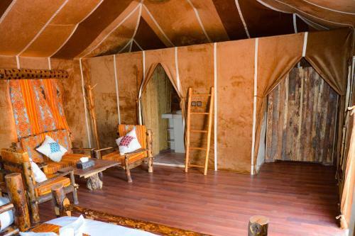 Relaxing Desert Camp - Luxury & Royal