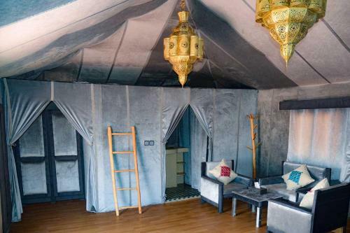 Relaxing Desert Camp - Luxury & Royal