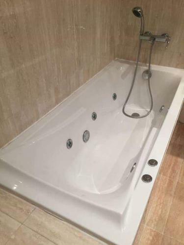 Beautiful Apartment In Hay Riad