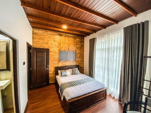 Friendly Hills Hotel