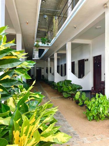 Surf Bay Hotel Arugambay