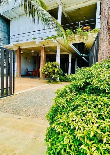 Surf Bay Hotel Arugambay