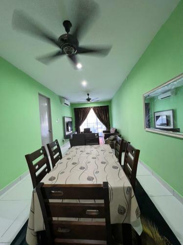 Apartamento Faiz Homestay