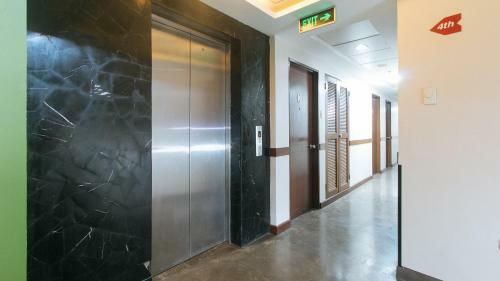 Hotel Reddoorz @ Express Inn Lapu Lapu