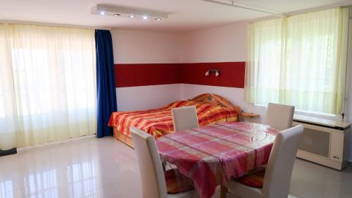 Magyar Apartmanh�z Iv.