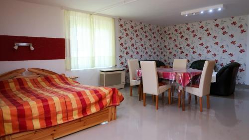 Magyar Apartmanh�z Iv.
