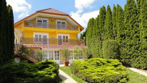Magyar Apartmanh�z Iv.