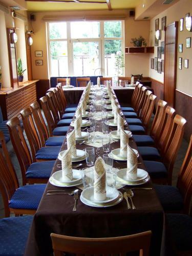 Hostal Restaurace A Penzion Garnet