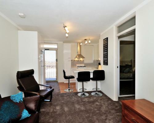 Harbour Breeze - Central Fremantle Apartment