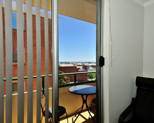 Harbour Breeze - Central Fremantle Apartment