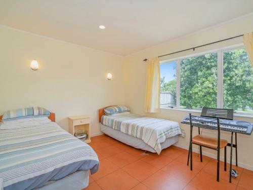 The Bungalow At Matarangi - Matarangi Holiday Home