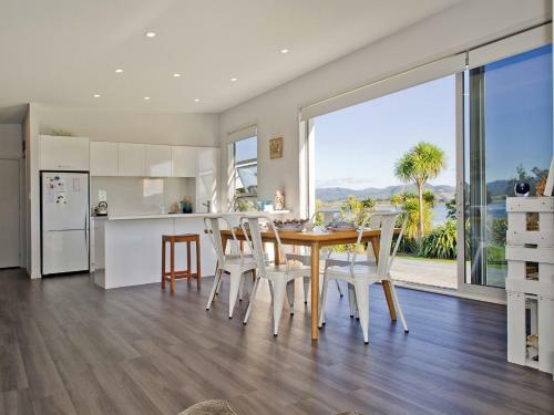 Absolute Waterfront - Matarangi Holiday Home