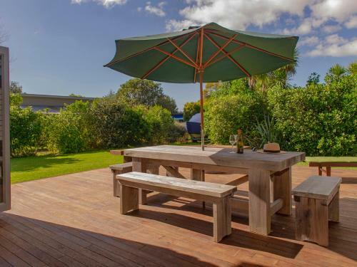 Cooks Getaway - Cooks Beach Holiday Home