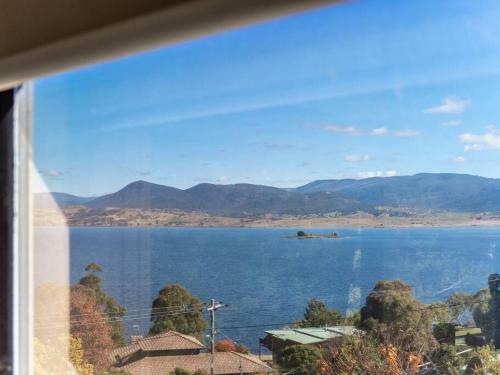Jerrara Lakehouse- Stunning Views!