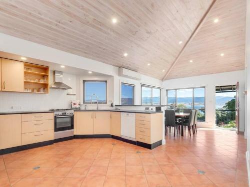 Jerrara Lakehouse- Stunning Views!