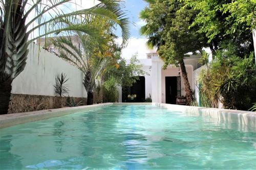 Renovated Colonial House With Sixty-foot Pool