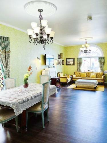 1walktofalls&charmingbackyardgetaway
