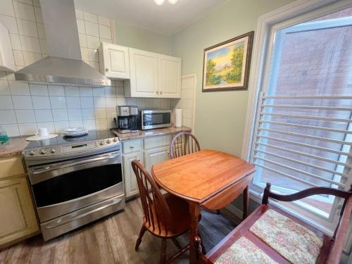 Niagara Fall Holiday Home - Close To The Fall, 3 Mins Drive