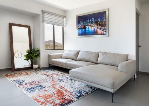 Spacious 2 Bedroom Apartment With Beautiful Sunset