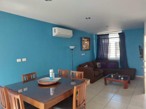 Casa A 5min de La Playa, Con Cochera Amplia.