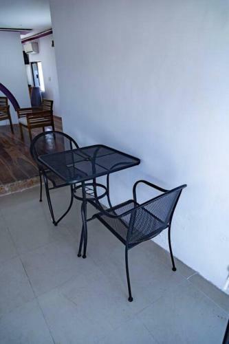 Saasil Second Floor Apartment Overlooking The Caribbean Sea
