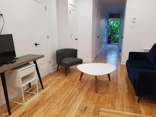 Mile-end Pet Friendly 3rooms Available