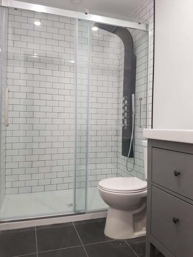 Mile-end Pet Friendly 3rooms Available