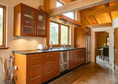 Whyte Mountain Chalet By Revelstoke Vacations