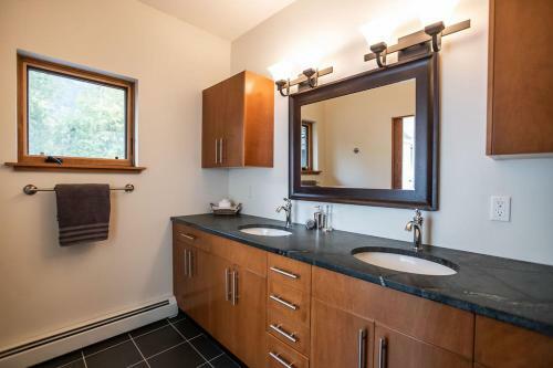 Whyte Mountain Chalet By Revelstoke Vacations