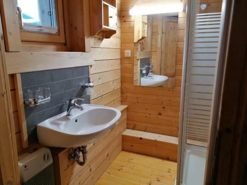 Gem�tliches Ferienhaus Mit Holzofen Und Sauna