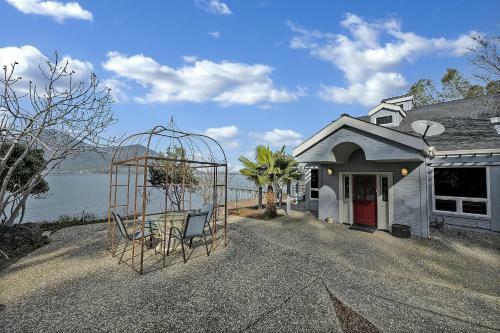 Falcon Haven- Waterfront Home With Spectacular Views
