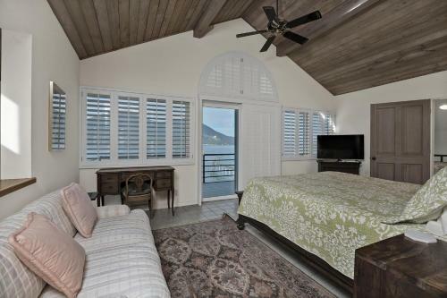 Falcon Haven- Waterfront Home With Spectacular Views