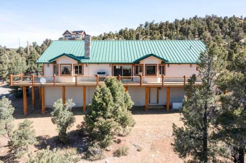 Big Bear Mountain Paradise With Wraparound Deck