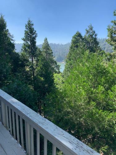 Lake View Chalet