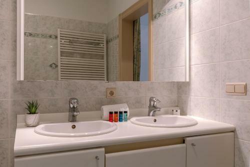 Charming And Spacious Apartment With Parking In Centre Knokke